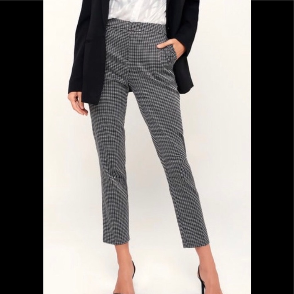 Ruffled pocket checkered pants ! 💙